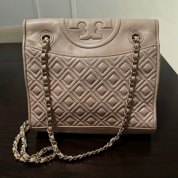 Tory Burch Fleming Quilted Leather Bag - Picture 3 of 4